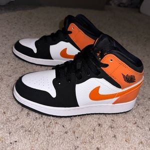 jordan mid shattered back board